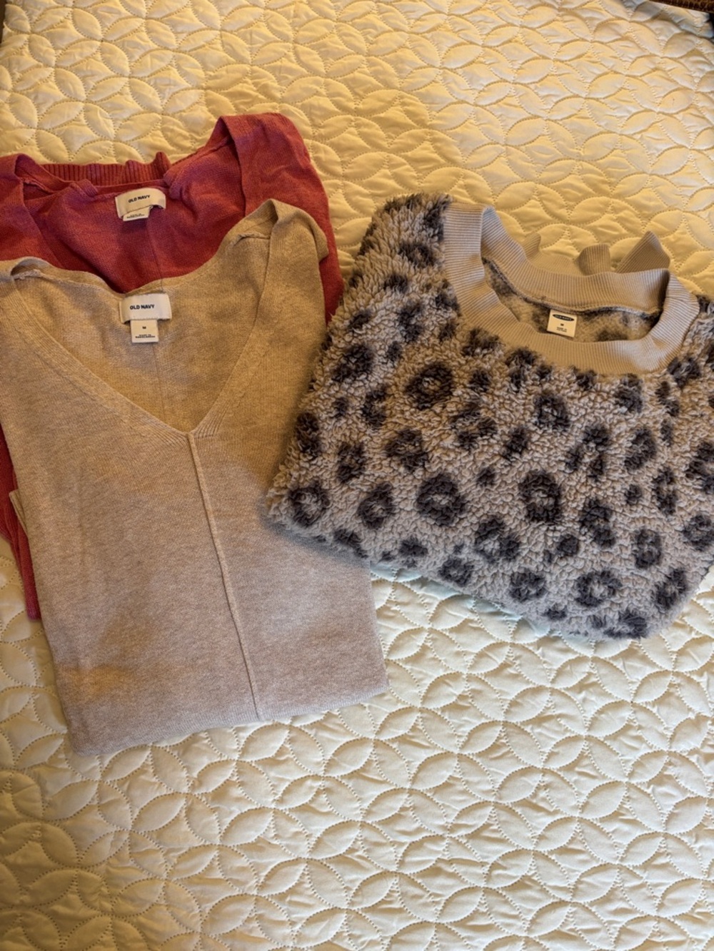 Old Navy Women's V-Neck Tunic Sweaters in Beige and Pink and Sherpa Sweatshirt M